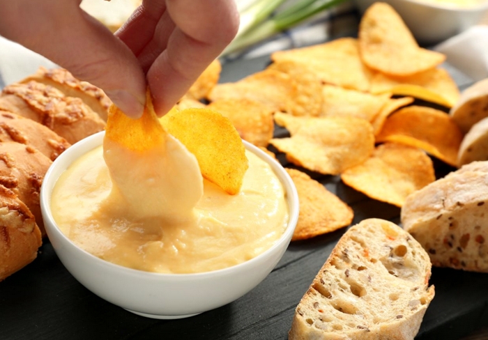 Ir para  <p>4 colheres de sopa de maionese;</p>

<p>&nbsp;1 colher de ch&aacute; de a&ccedil;afr&atilde;o (c&uacute;rcuma);</p>

<p>&nbsp;1 colher de sopa de salsa picada;</p>

<p>1/2...